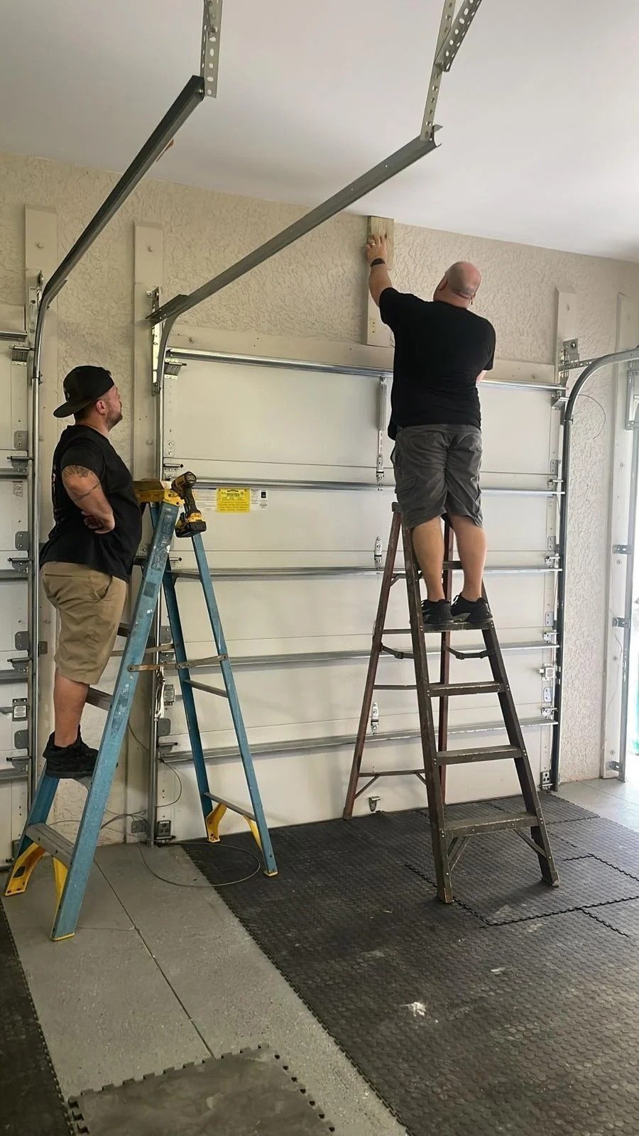Garage door style reference photo 9